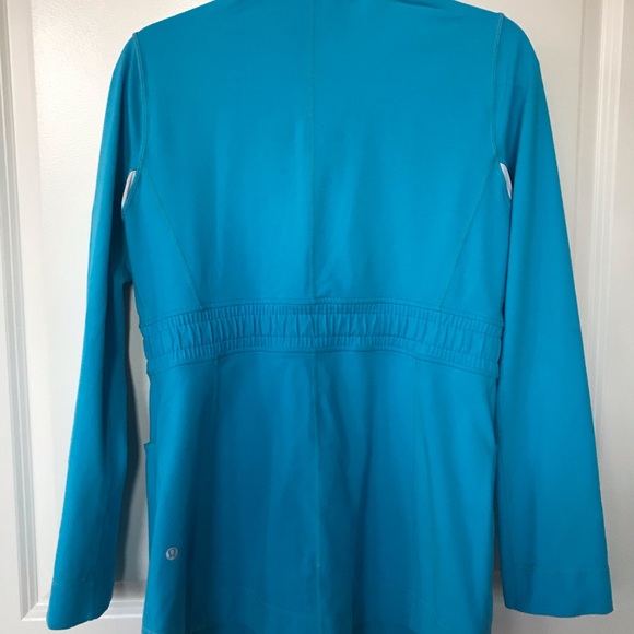 Lululemon Cinch Waist Jacket - Picture 2 of 6